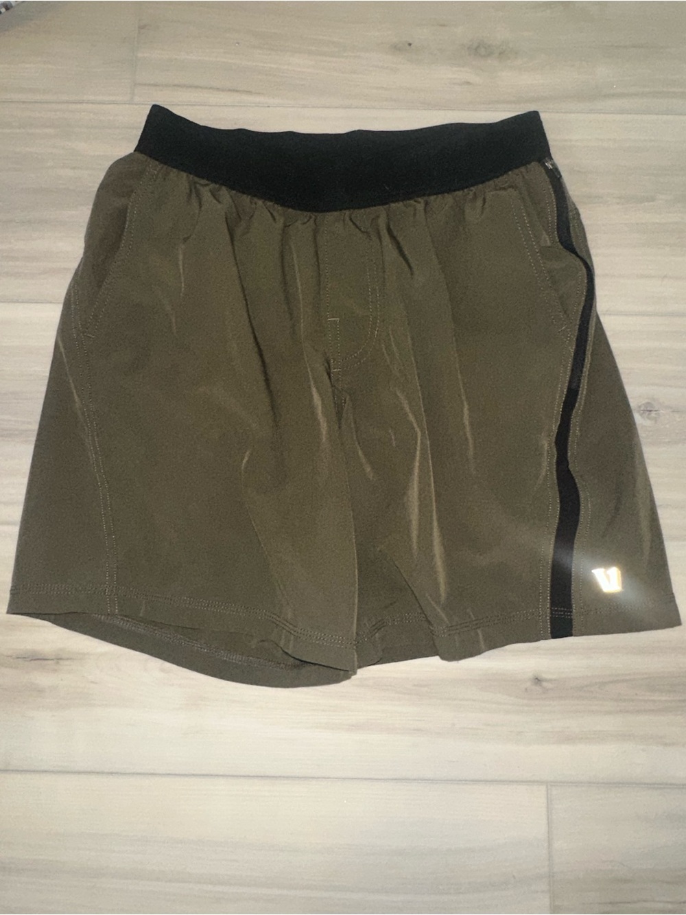 Men's Vuori  Shorts with Elastic Waistband - Olive Green